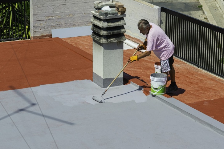 malowanie powierzchni dachu